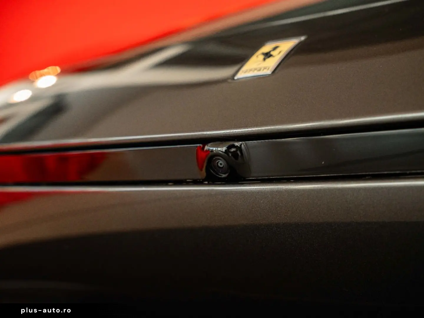 FERRARI Purosangue Lackierte Tricolore Carbon Burmester