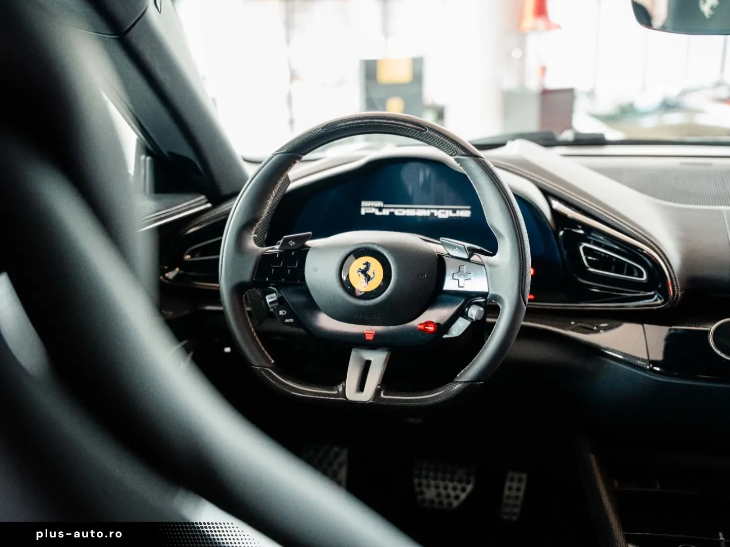 FERRARI Purosangue Lackierte Tricolore Carbon Burmester