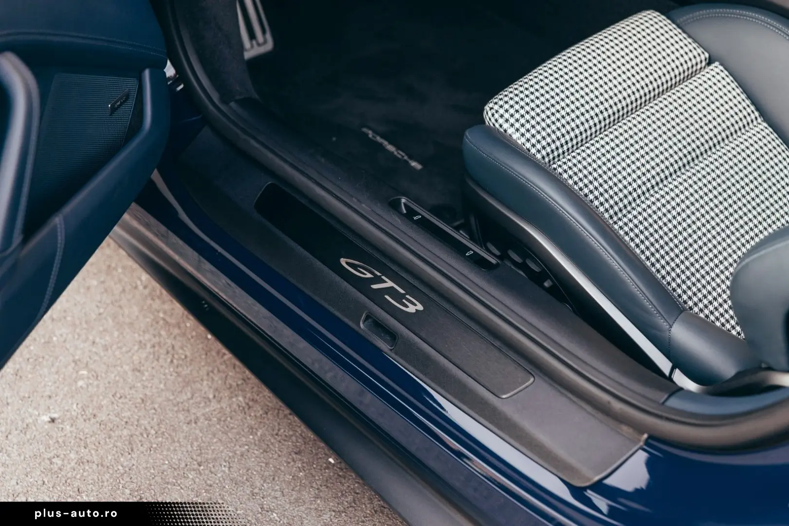 PORSCHE 992 GT3 Touring Sonderwunsch - Approved 04 2027