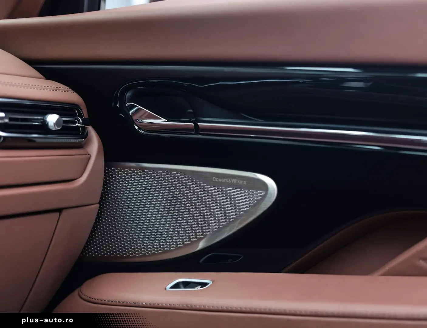 ASTON MARTIN DB12 4.0 V8 Volante