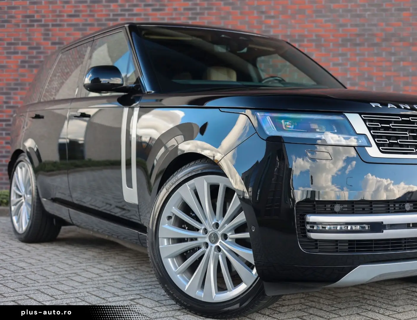 LAND ROVER Range Rover P550e Autobiography