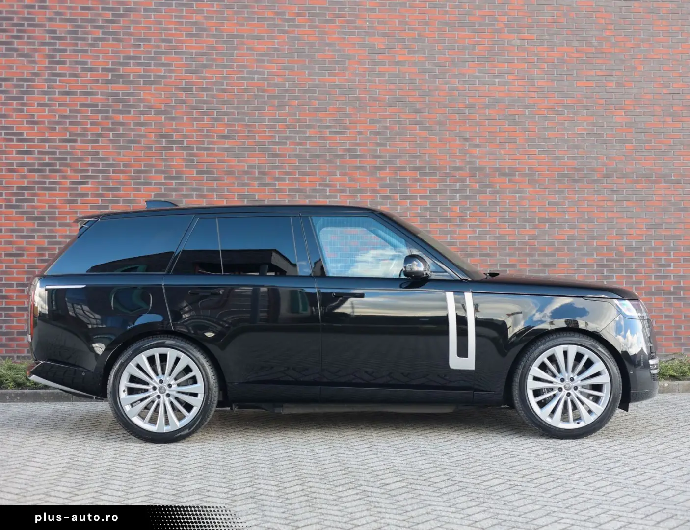 LAND ROVER Range Rover P550e Autobiography