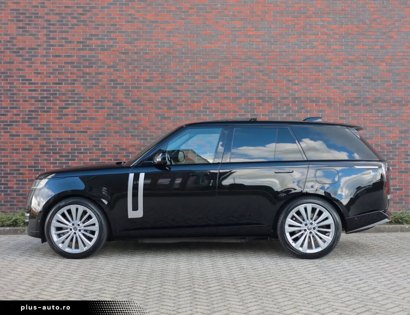 LAND ROVER Range Rover P550e Autobiography