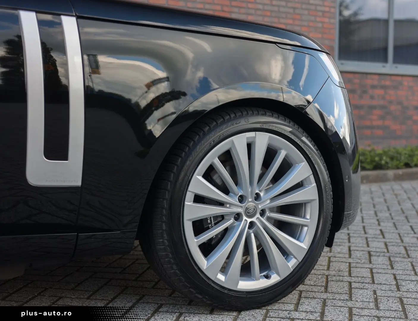 LAND ROVER Range Rover P550e Autobiography