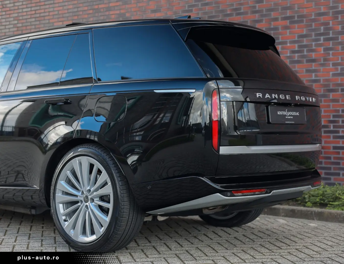 LAND ROVER Range Rover P550e Autobiography