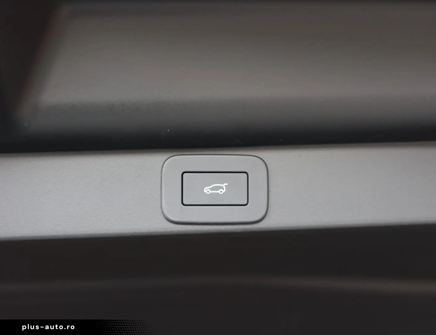 LAND ROVER Range Rover P550e Autobiography