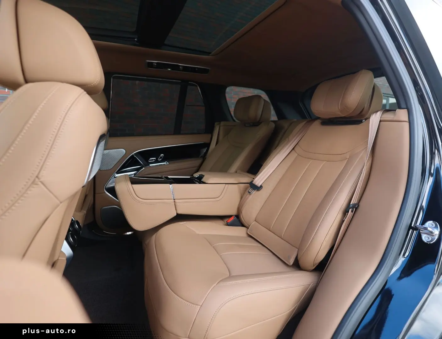 LAND ROVER Range Rover P550e Autobiography