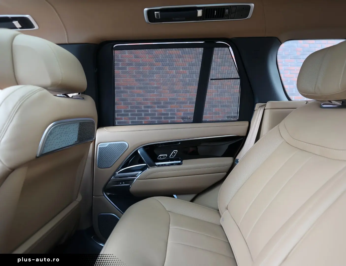 LAND ROVER Range Rover P550e Autobiography