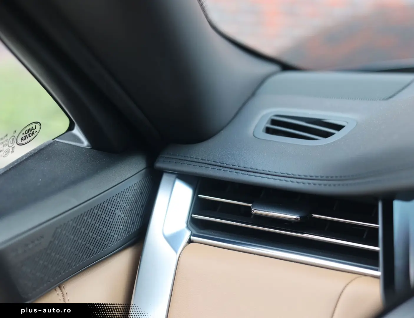 LAND ROVER Range Rover P550e Autobiography