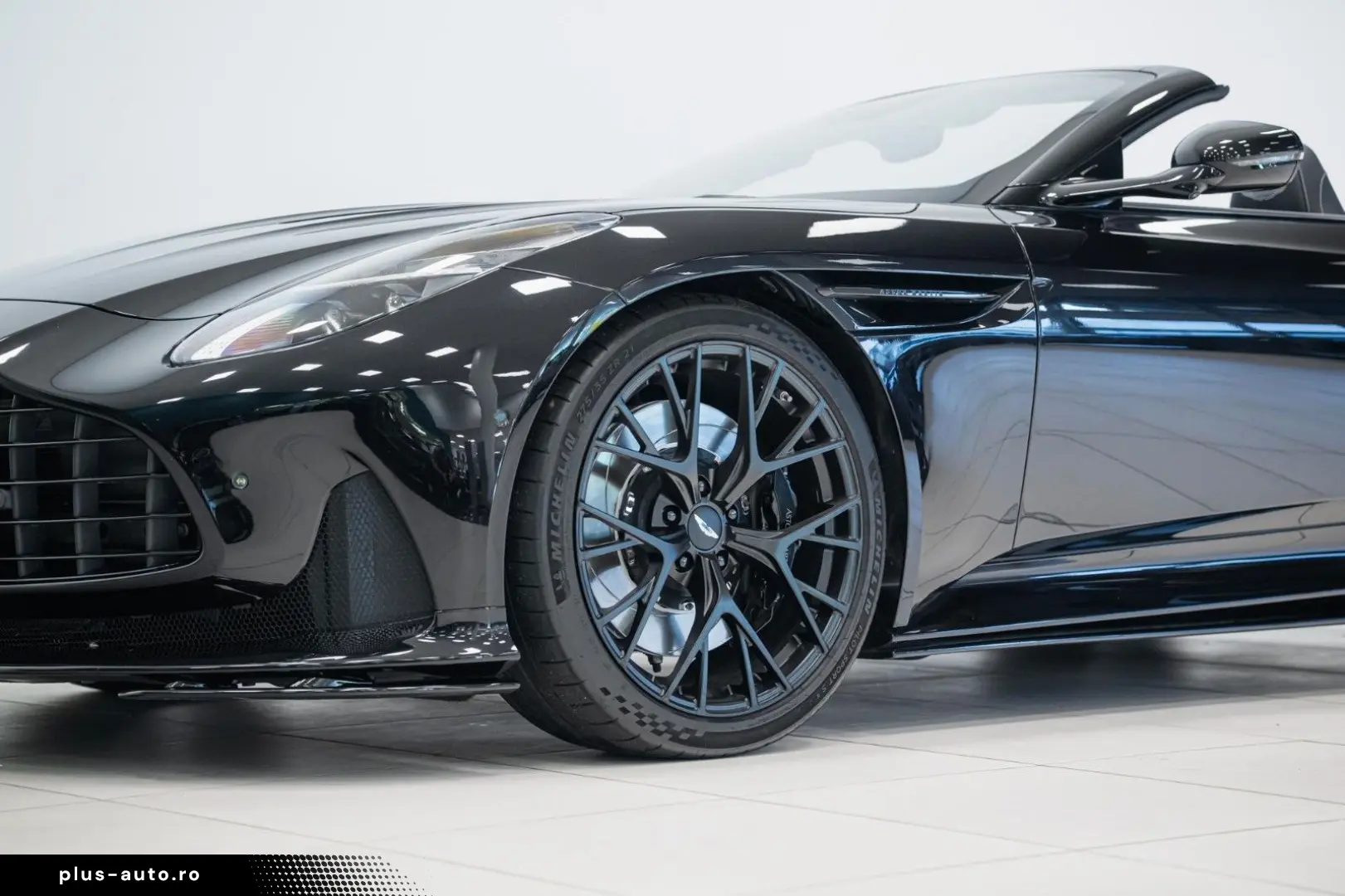 ASTON MARTIN DB12 Volante   Onyx Black   Carbon Interior