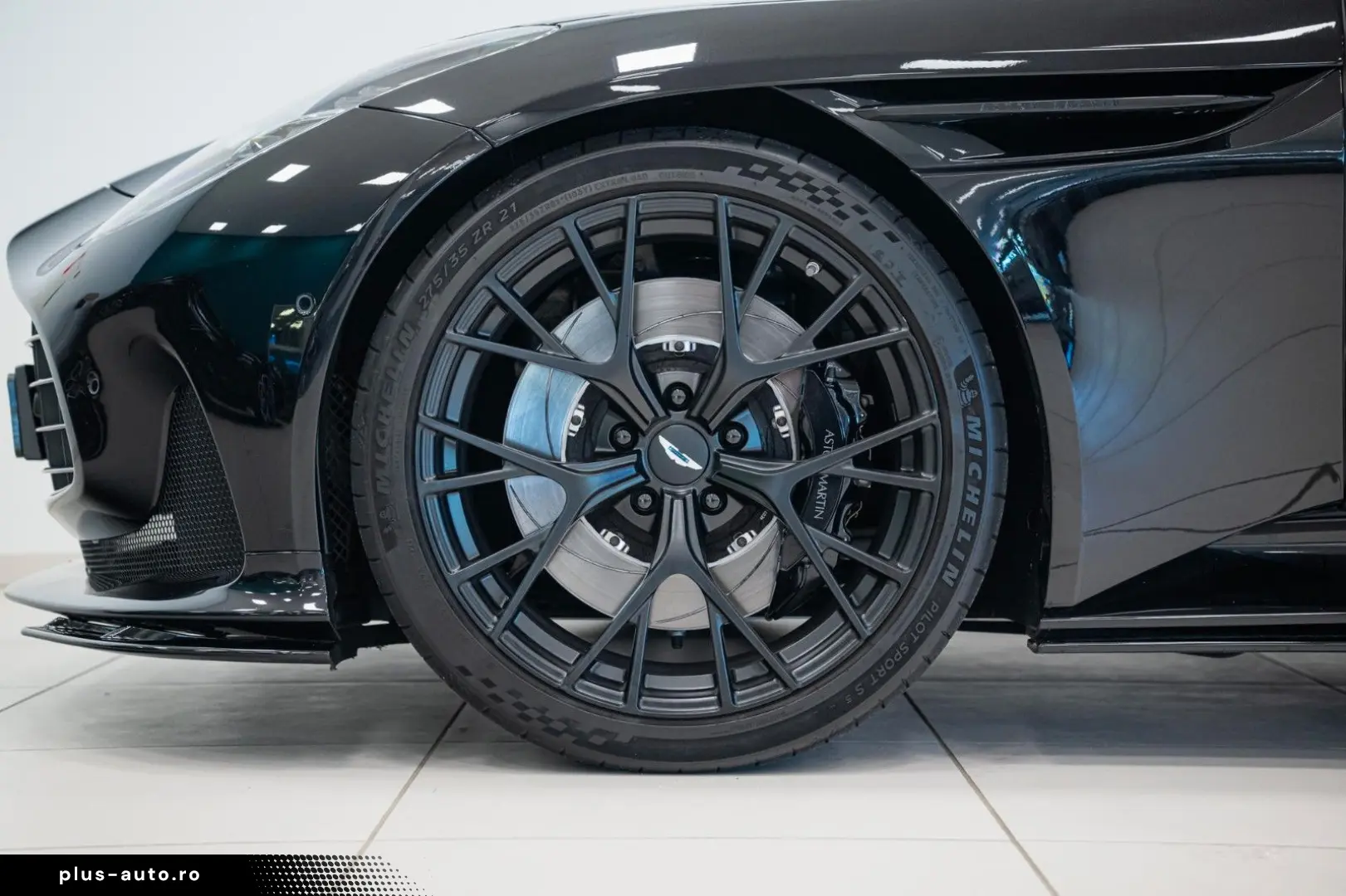 ASTON MARTIN DB12 Volante   Onyx Black   Carbon Interior