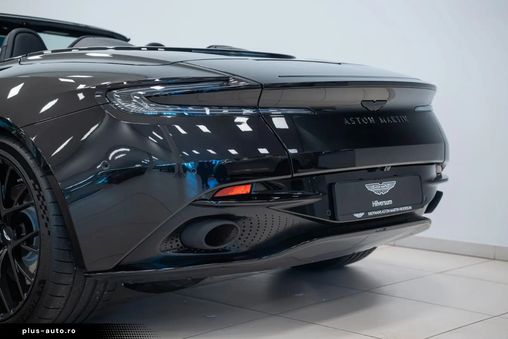 ASTON MARTIN DB12 Volante   Onyx Black   Carbon Interior