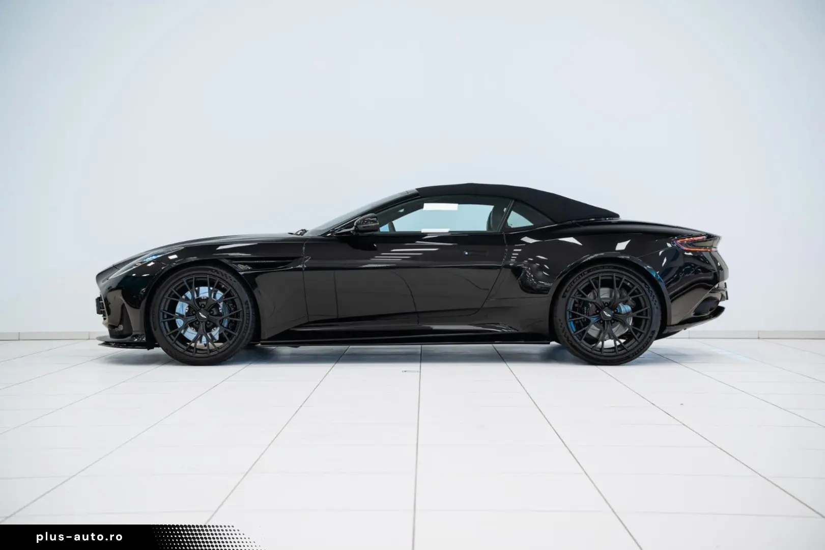 ASTON MARTIN DB12 Volante   Onyx Black   Carbon Interior