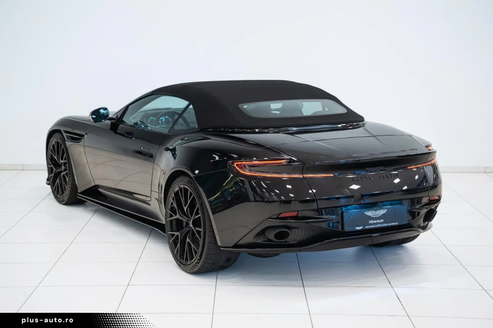 ASTON MARTIN DB12 Volante   Onyx Black   Carbon Interior