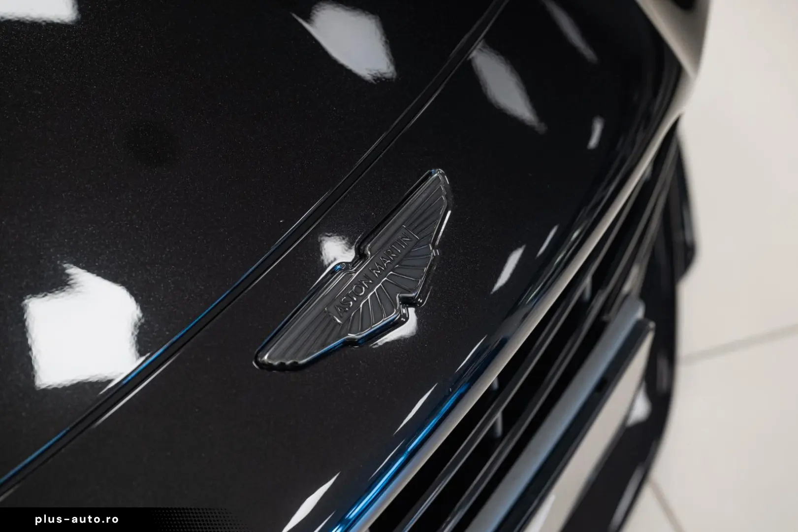 ASTON MARTIN DB12 Volante   Onyx Black   Carbon Interior