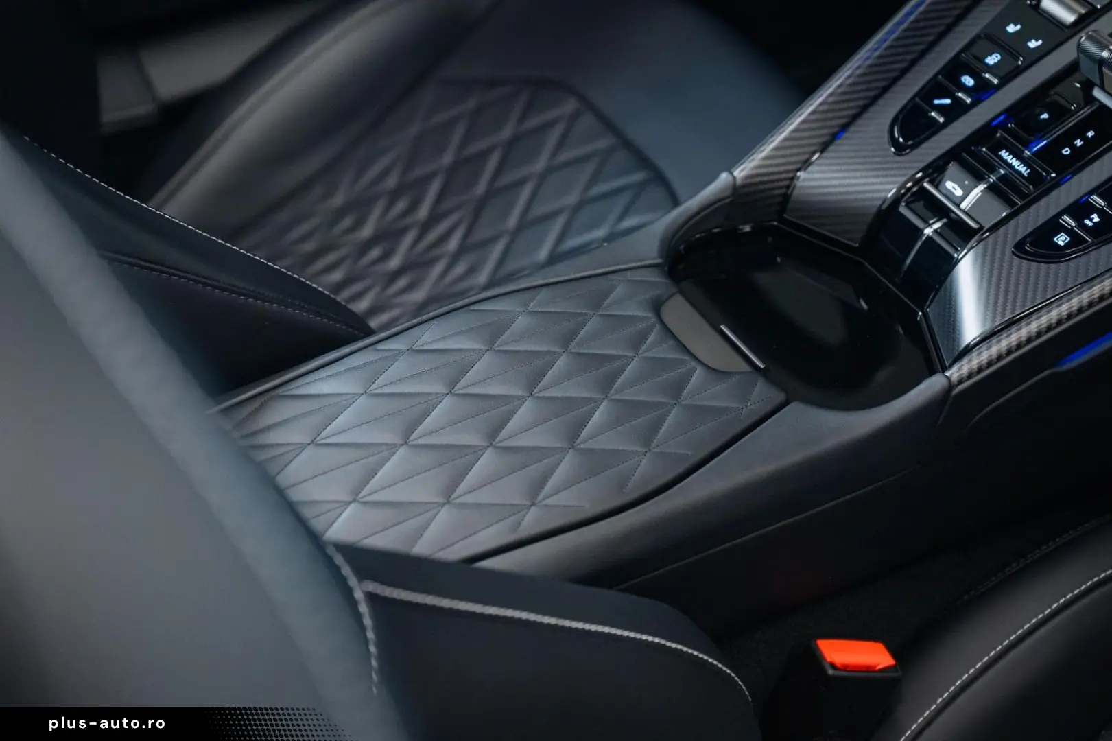 ASTON MARTIN DB12 Volante   Onyx Black   Carbon Interior