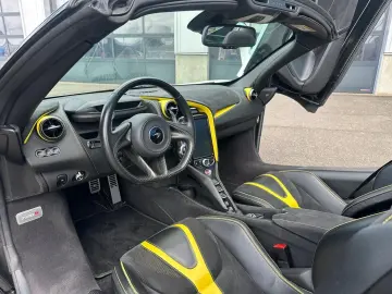 MCLAREN 720S Spider B&W MSO Carbon 1. Hand MwST