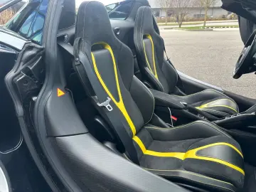 MCLAREN 720S Spider B&W MSO Carbon 1. Hand MwST