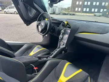 MCLAREN 720S Spider B&W MSO Carbon 1. Hand MwST