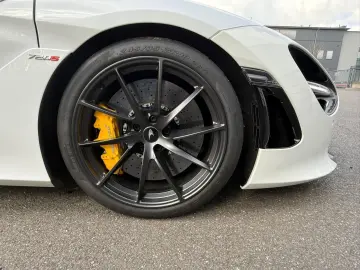 MCLAREN 720S Spider B&W MSO Carbon 1. Hand MwST