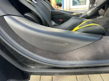 MCLAREN 720S Spider B&W MSO Carbon 1. Hand MwST