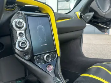 MCLAREN 720S Spider B&W MSO Carbon 1. Hand MwST