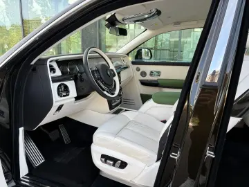 ROLLS ROYCE Phantom Serie II Gold-Plated Spirit Ecstasy