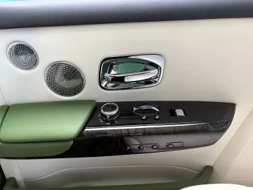 ROLLS ROYCE Phantom Serie II Gold-Plated Spirit Ecstasy
