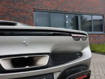 FERRARI 296 GTB   Atelier - Lift - Carbon