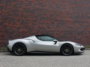 FERRARI 296 GTB   Atelier - Lift - Carbon