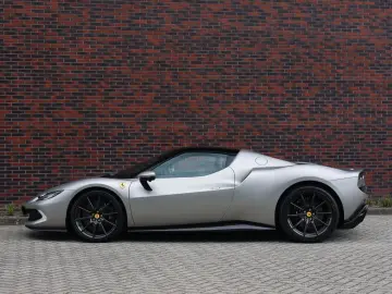 FERRARI 296 GTB   Atelier - Lift - Carbon