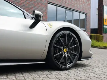 FERRARI 296 GTB   Atelier - Lift - Carbon