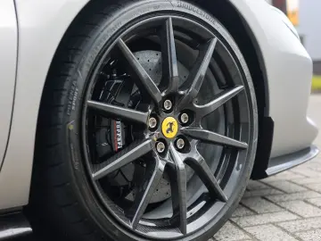 FERRARI 296 GTB   Atelier - Lift - Carbon