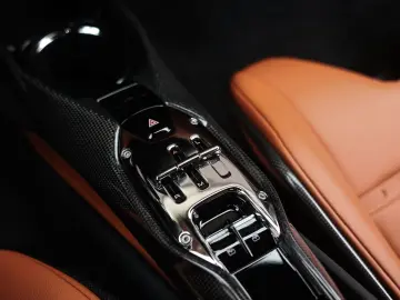 FERRARI 296 GTB   Atelier - Lift - Carbon