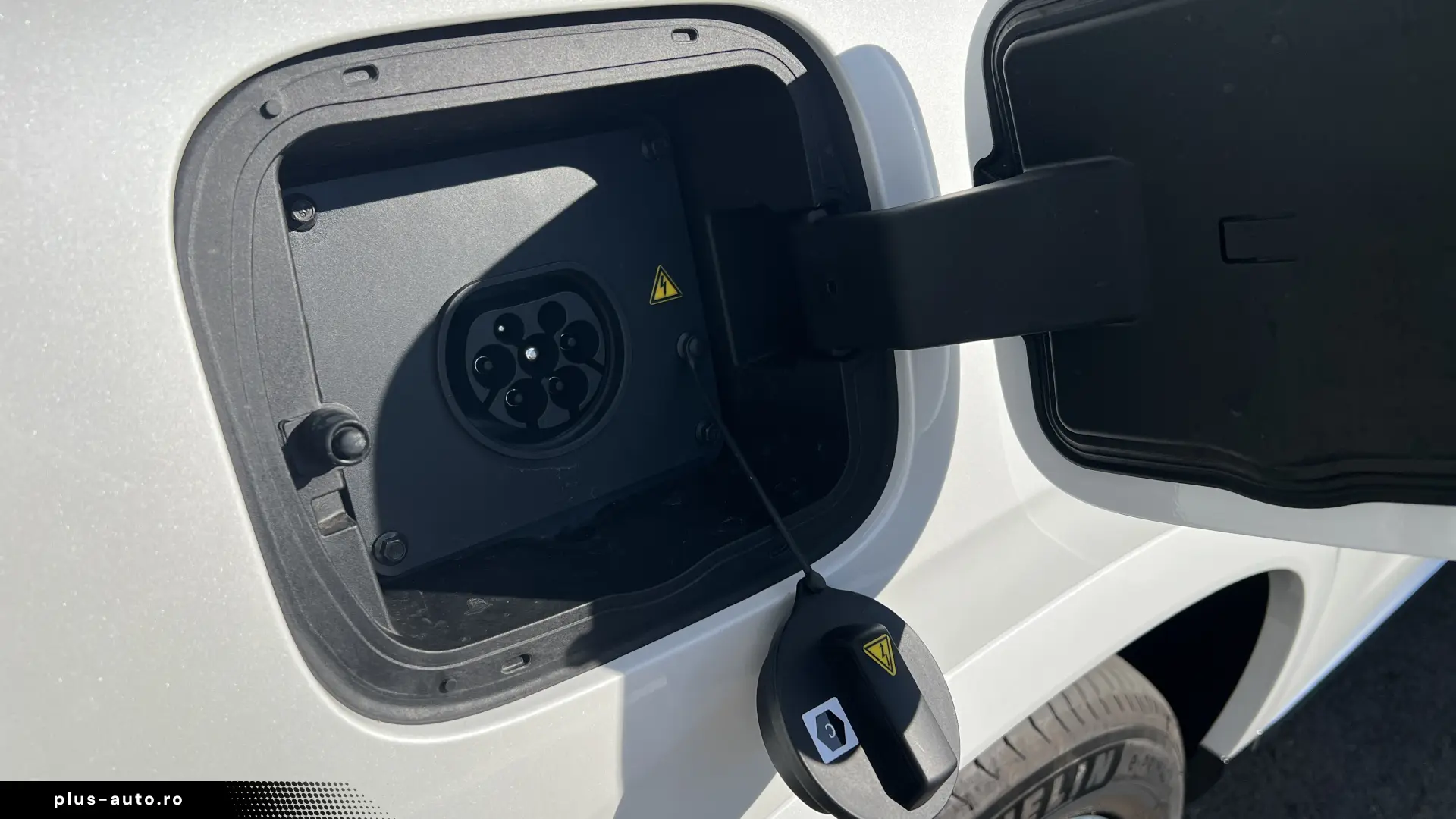 MG MGS9 PHEV Luxury MY2026 – 299 CP   Plug-in Hybrid