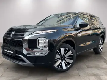 Mitsubishi Outlander Plug-in Hybrid TOP PANO • MI-PILOT 360