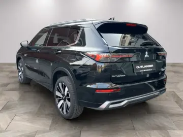 Mitsubishi Outlander Plug-in Hybrid TOP PANO • MI-PILOT 360