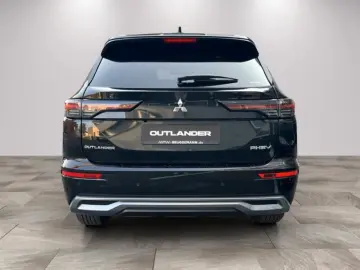 Mitsubishi Outlander Plug-in Hybrid TOP PANO • MI-PILOT 360
