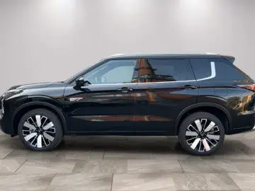 Mitsubishi Outlander Plug-in Hybrid TOP PANO • MI-PILOT 360