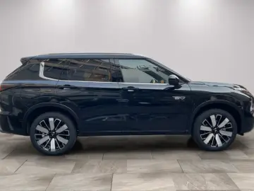 Mitsubishi Outlander Plug-in Hybrid TOP PANO • MI-PILOT 360