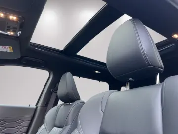 Mitsubishi Outlander Plug-in Hybrid TOP PANO • MI-PILOT 360