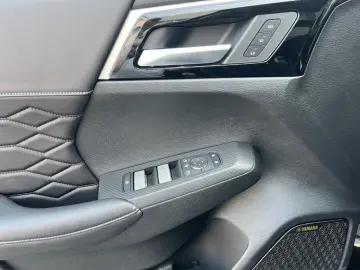 Mitsubishi Outlander Plug-in Hybrid TOP PANO • MI-PILOT 360