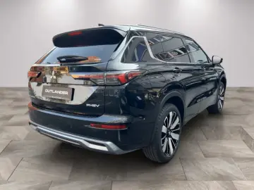 Mitsubishi Outlander Plug-in Hybrid TOP PANO • MI-PILOT 360