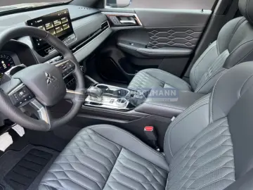 Mitsubishi Outlander Plug-in Hybrid TOP PANO • MI-PILOT 360