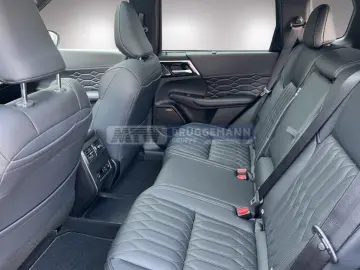 Mitsubishi Outlander Plug-in Hybrid TOP PANO • MI-PILOT 360
