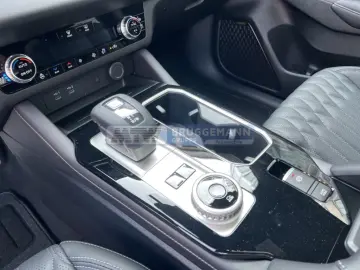 Mitsubishi Outlander Plug-in Hybrid TOP PANO • MI-PILOT 360