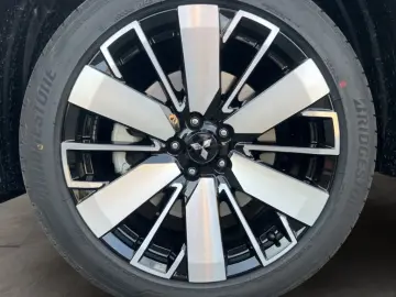 Mitsubishi Outlander Plug-in Hybrid TOP PANO • MI-PILOT 360
