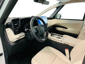 Lexus LM 350h Executive E-Four   360 PANO • MARK LEVINSON