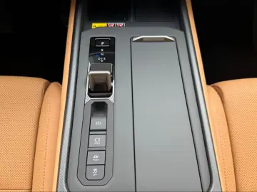 Lexus ES 300h e-FOUR Executive MY26  MARK LEVINSON