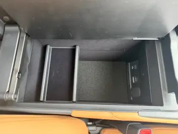 Lexus ES 300h e-FOUR Executive MY26  MARK LEVINSON